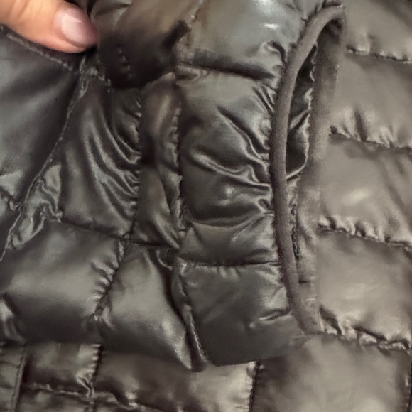 The North Face Women's Black Puffer Jacket - Picture 7 of 8